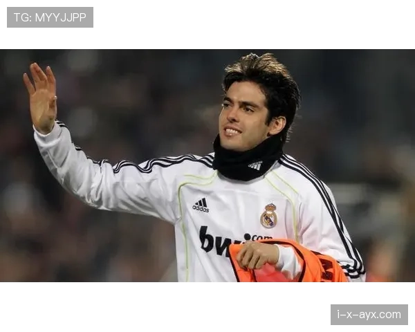 卡卡再现经典瞬间，魔术师风采重现绿茵场